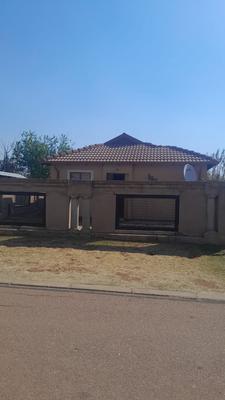House For Rent in Rosslyn, Akasia