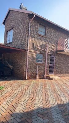 House For Rent in The Orchards, Akasia