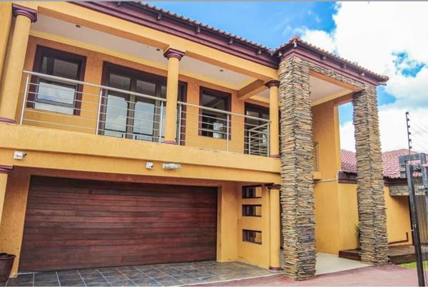 House For Sale in Karenpark, Akasia